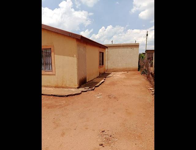 2 BEDROOM HOUSE FOR SALE IN ZONKIZIZWE
